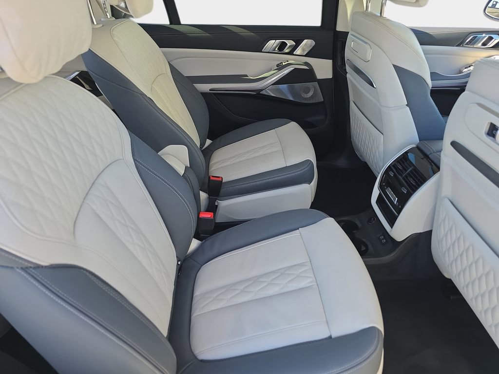 Used 2026 BMW ALPINA XB7 ALPINA XB7 image 13