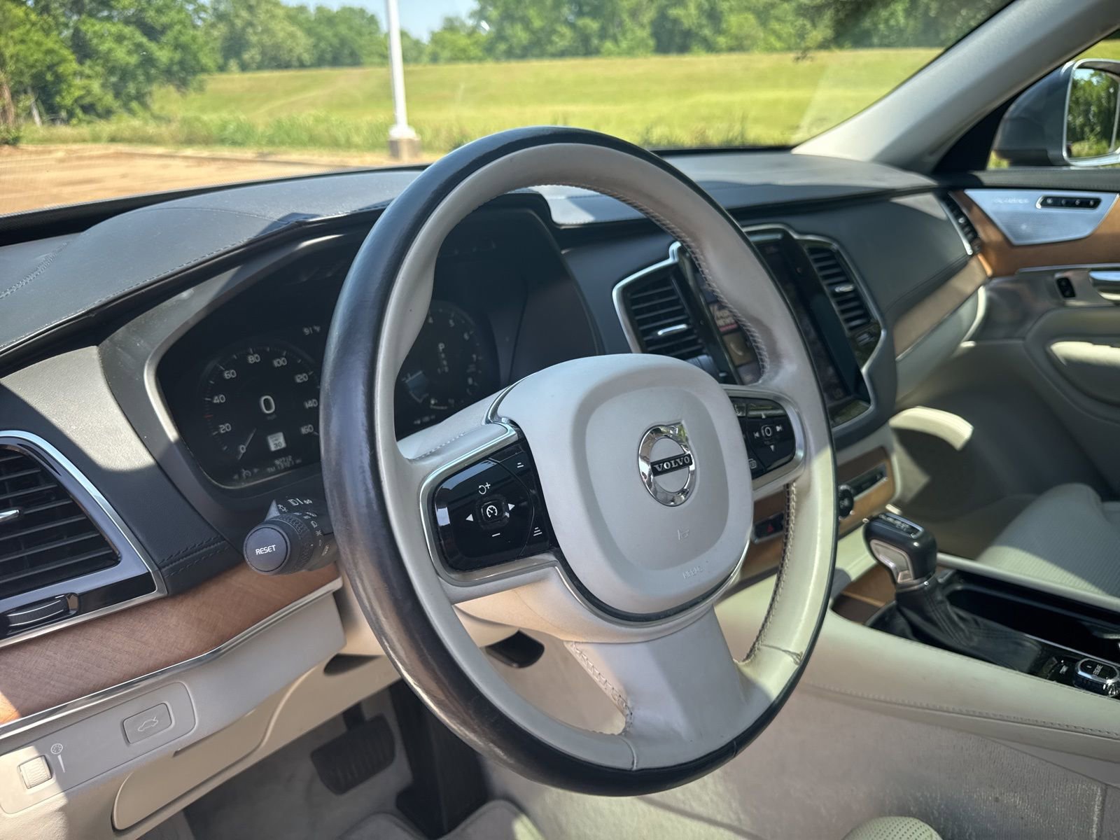 Used 2016 Volvo XC90 T6 Inscription w/ Vision Package AWD/4WD image 14