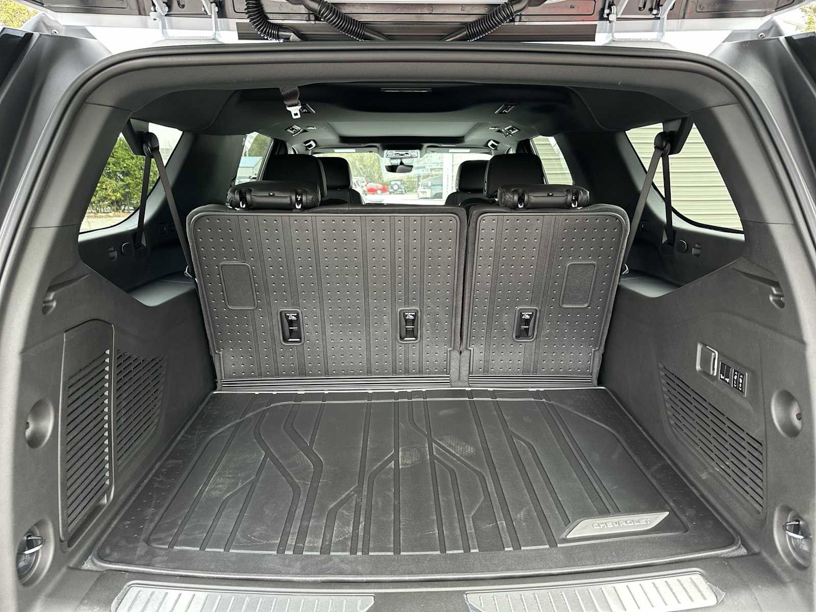 New 2026 Chevrolet Suburban High Country image 25