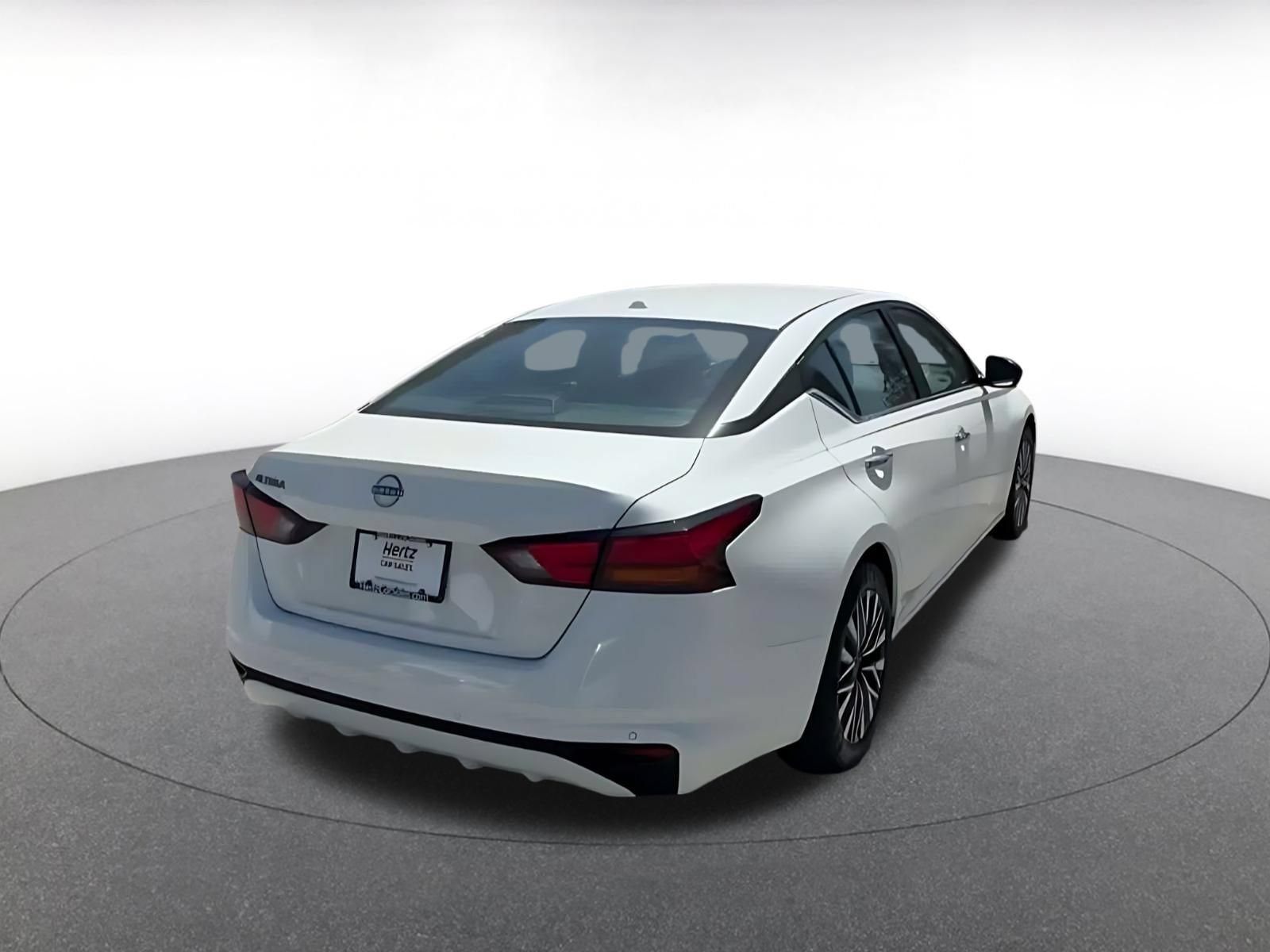 Used 2025 Nissan Altima 2.5 SV FWD image 12