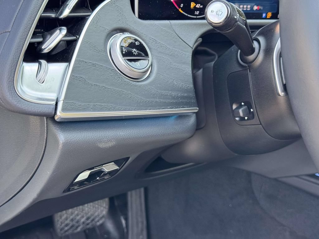 Used 2024 Mercedes-Benz E 350 4MATIC Sedan image 9