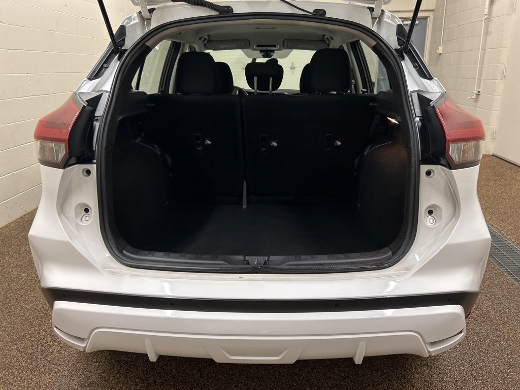 Used 2023 Nissan Kicks SV image 11
