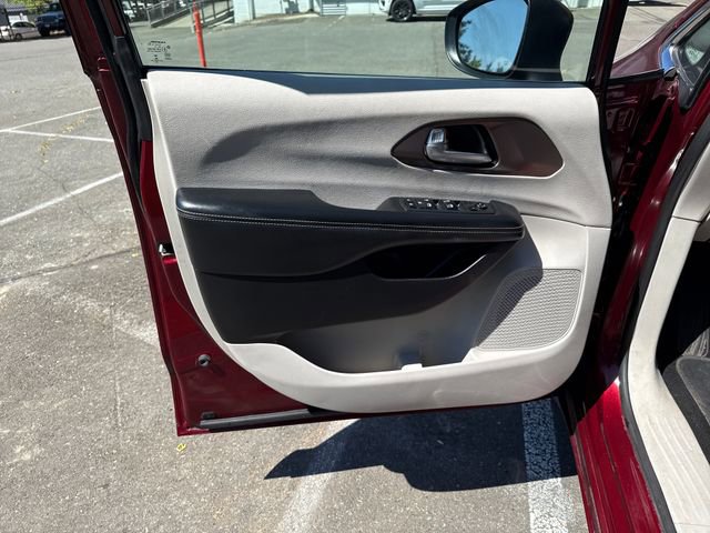 Used 2021 Chrysler Voyager Lxi FWD image 16