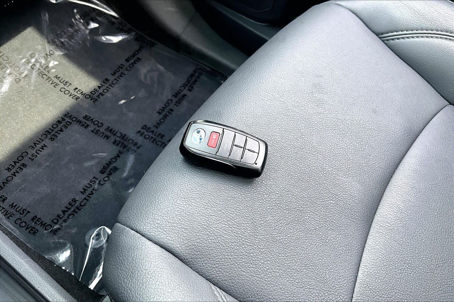 Used 2024 Toyota Sienna XSE w/ XSE Plus Package AWD/4WD image 15