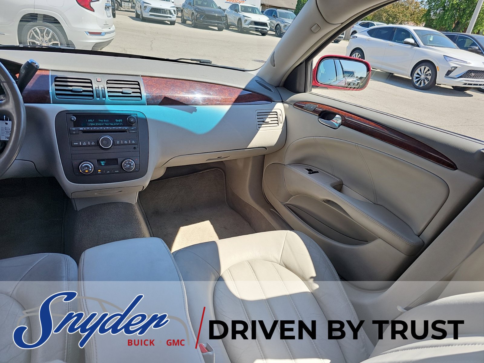 Used 2011 Buick Lucerne CXL FWD image 21