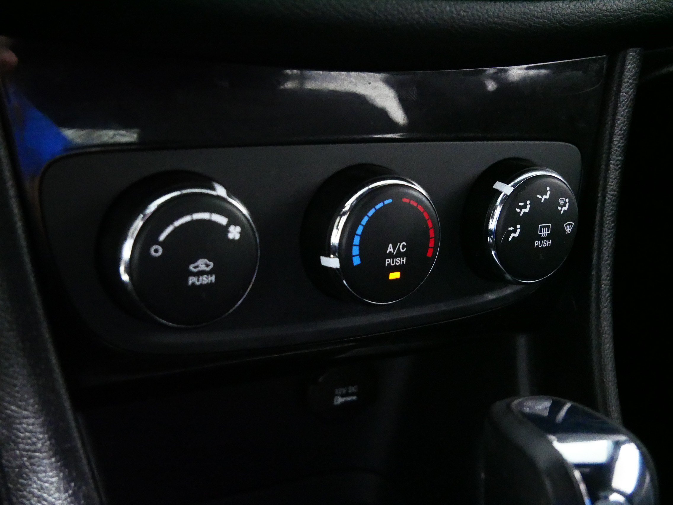 Used 2011 Chrysler 200 LX FWD image 23