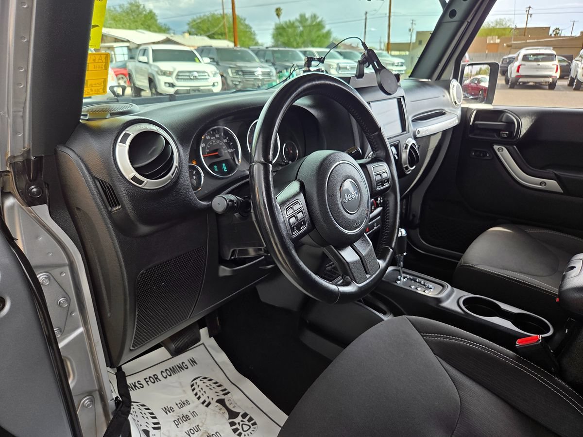 Used 2018 Jeep Wrangler Unlimited Sahara w/ Connectivity Group AWD/4WD image 45