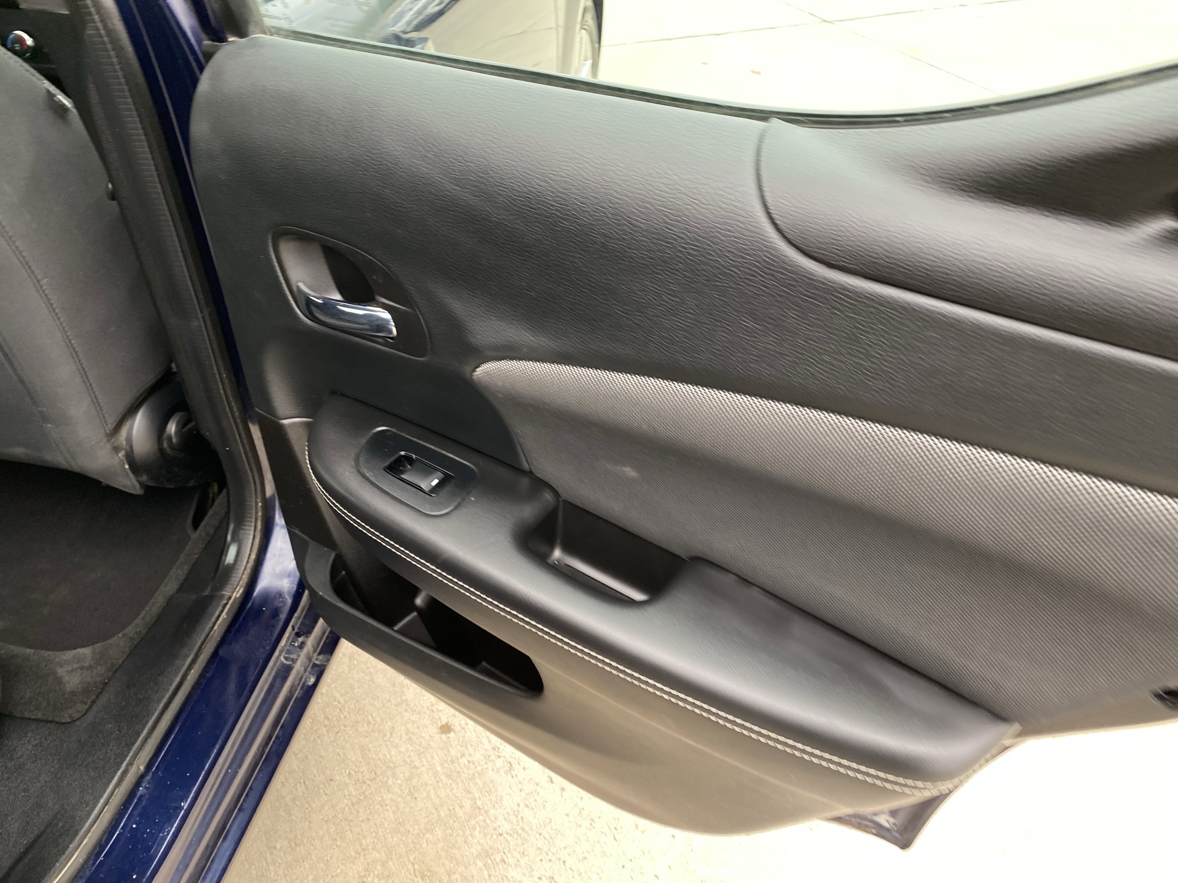 Used 2013 Dodge Avenger SE image 11