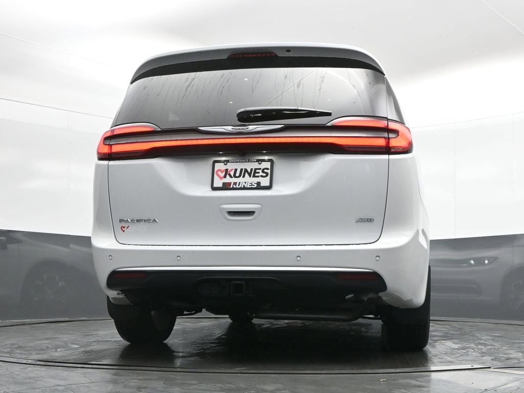New 2026 Chrysler Pacifica Pinnacle w/ Trailer Tow Group AWD/4WD image 38