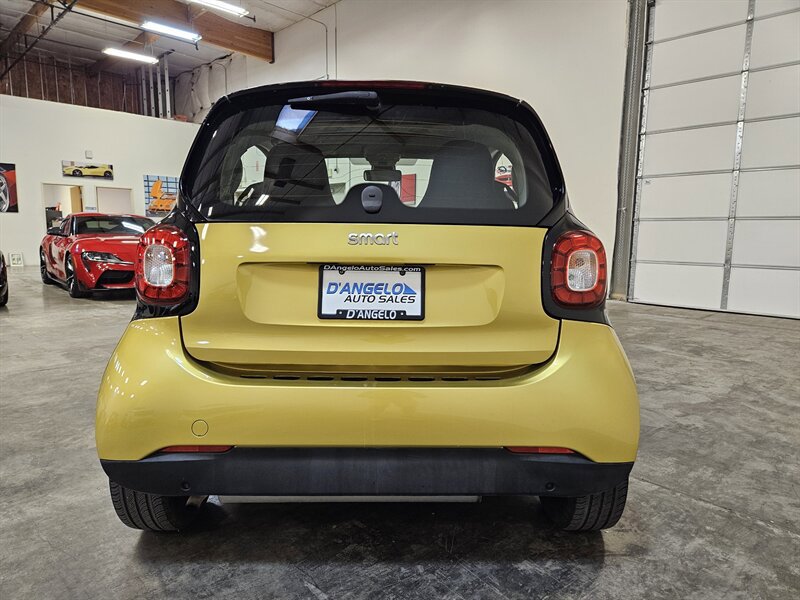 Used 2017 smart fortwo Prime RWD image 7
