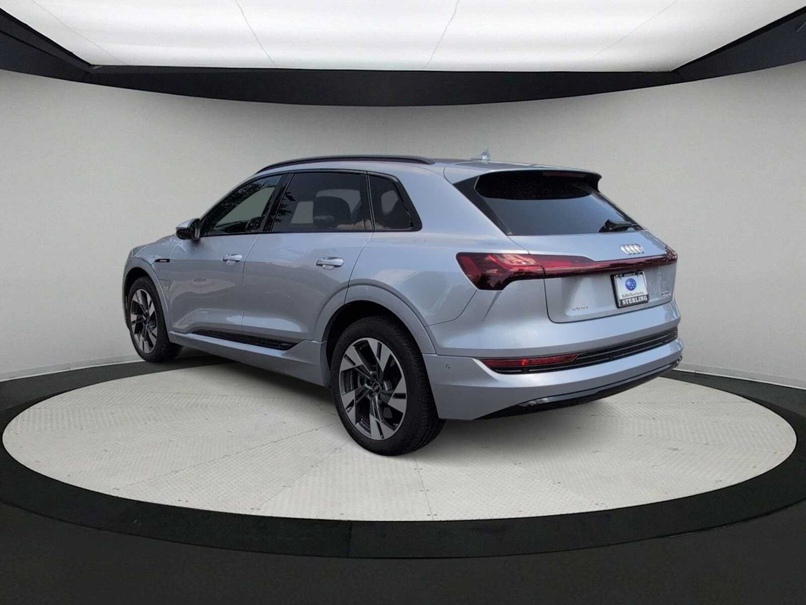 Used 2022 Audi e-tron Premium w/ Convenience Plus Package AWD/4WD image 6