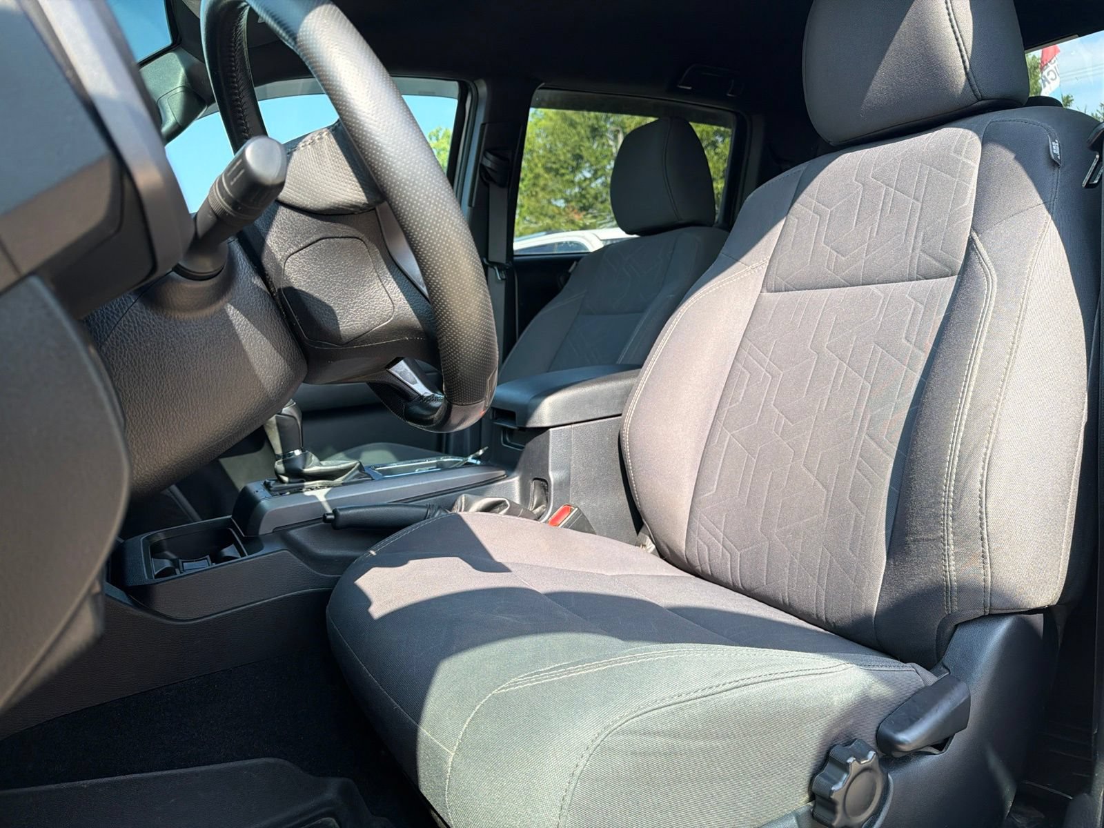 Used 2019 Toyota Tacoma TRD Sport w/ Technology Package AWD/4WD image 8