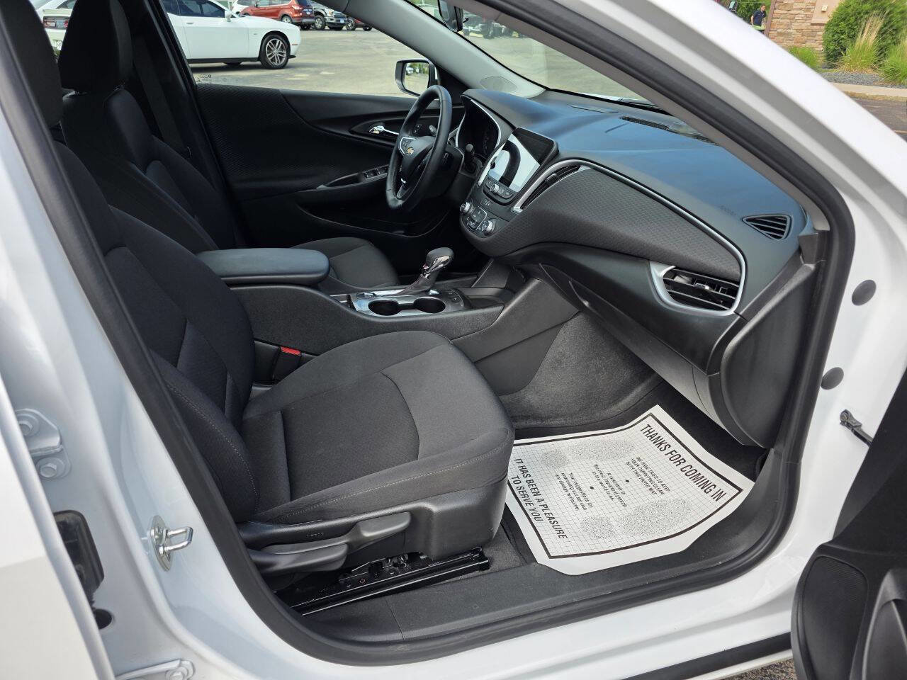 Used 2025 Chevrolet Malibu RS FWD image 11