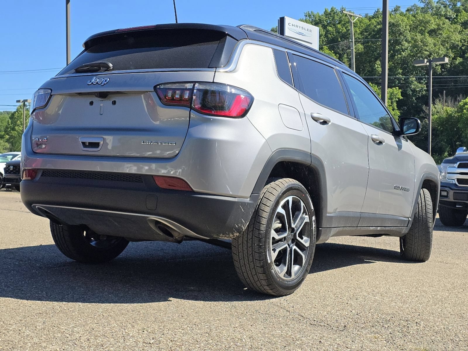 Used 2023 Jeep Compass Limited AWD/4WD image 15