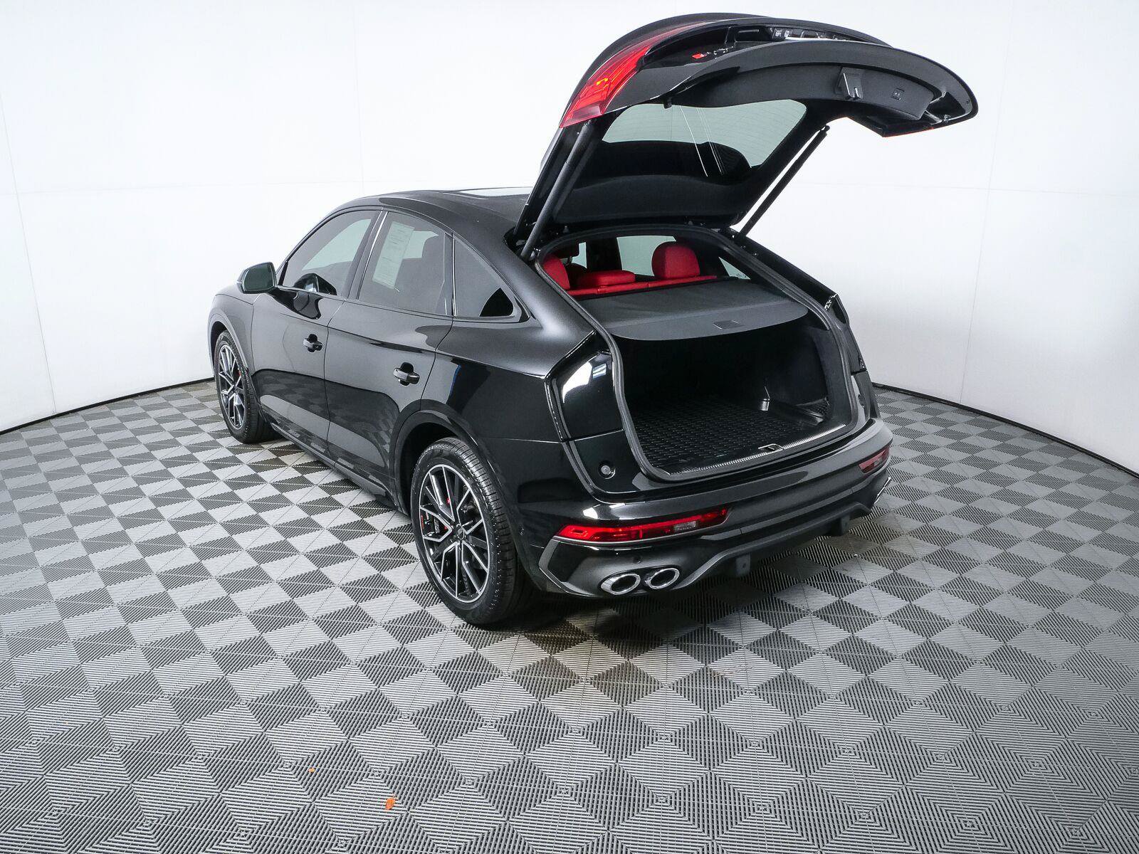 Used 2024 Audi SQ5 Prestige w/ Prestige Package AWD/4WD image 30