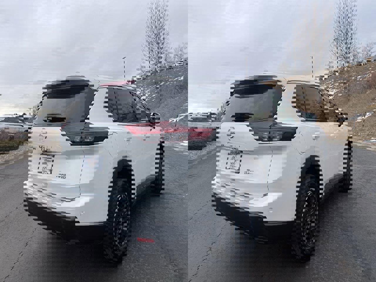 Used 2024 Nissan Rogue SV image 7