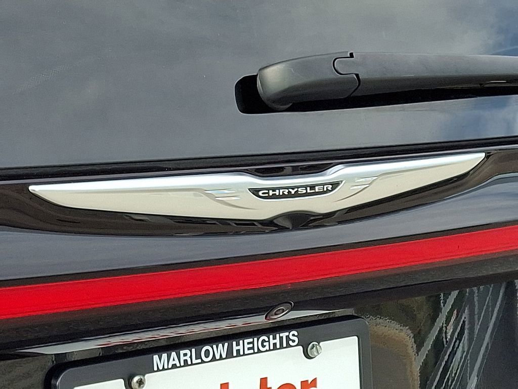 Used 2024 Chrysler Pacifica Touring-L image 30