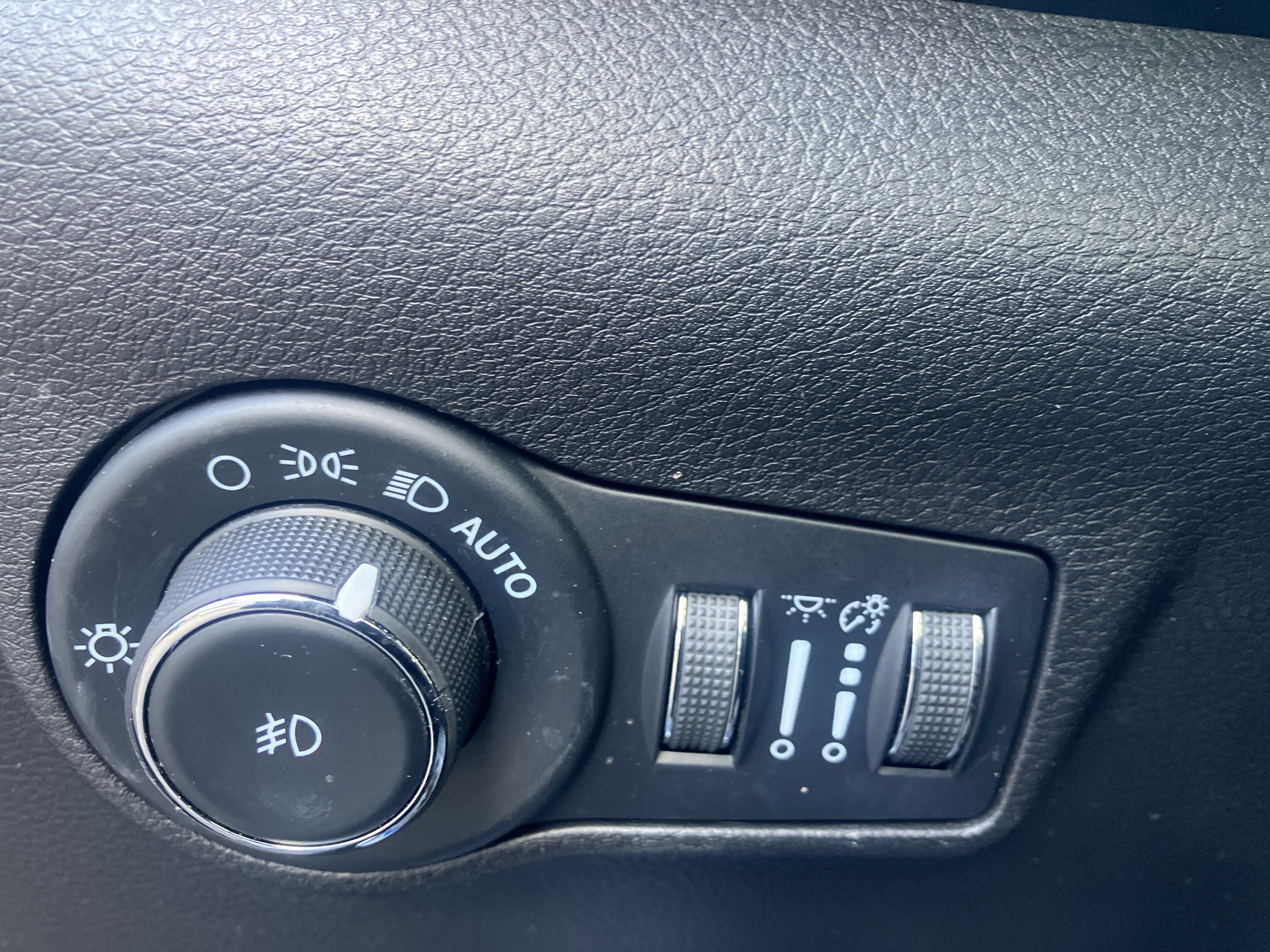 Used 2022 Jeep Compass Latitude w/ Sun and Sound Group AWD/4WD image 19