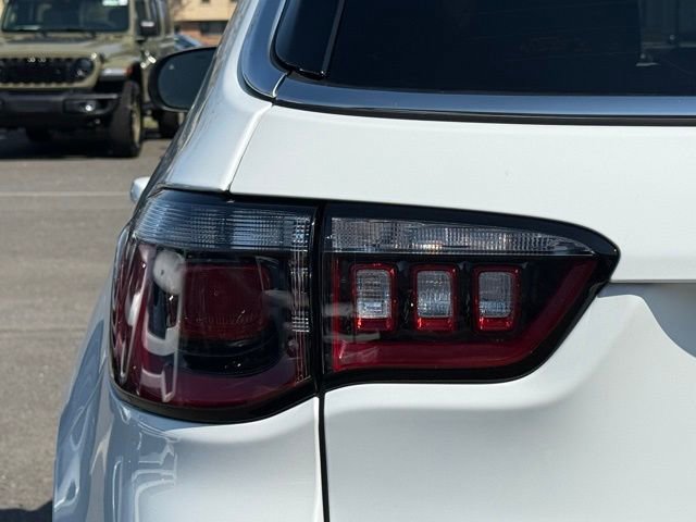 Used 2023 Jeep Compass Latitude w/ Sun and Sound Group image 16