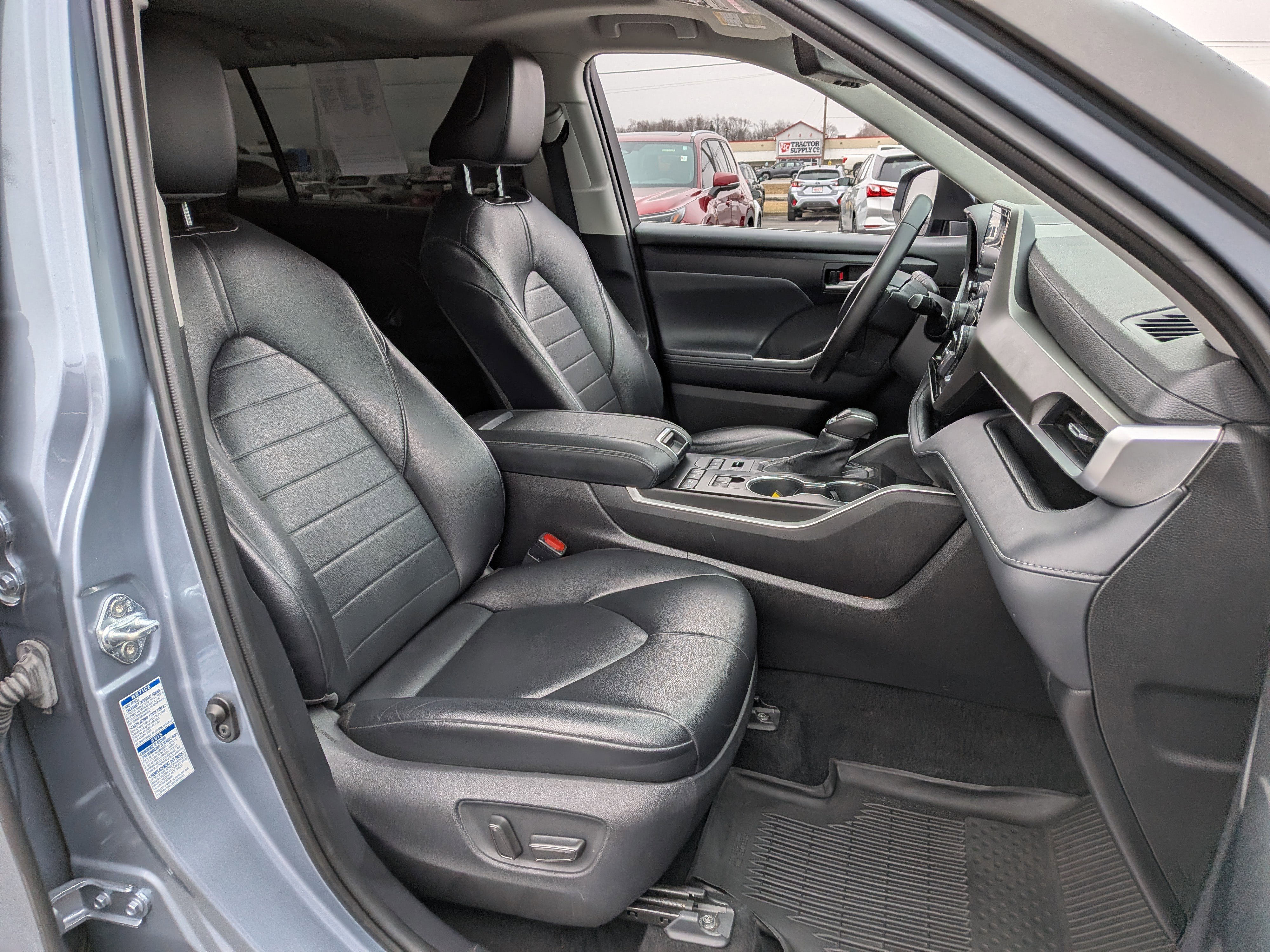 Used 2021 Toyota Highlander XLE image 27