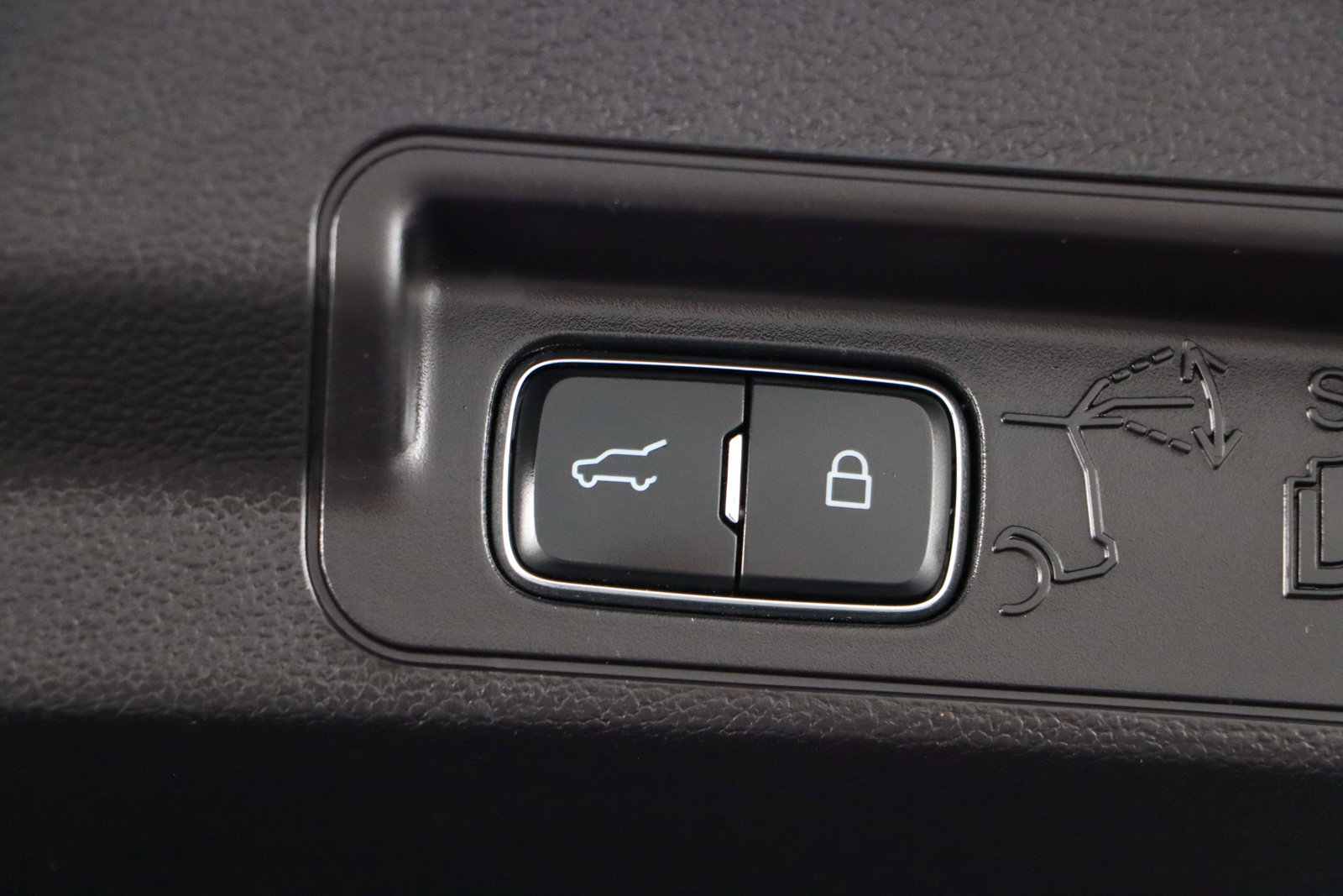 Used 2022 Ford Explorer XLT w/ XLT Sport Appearance Package image 32