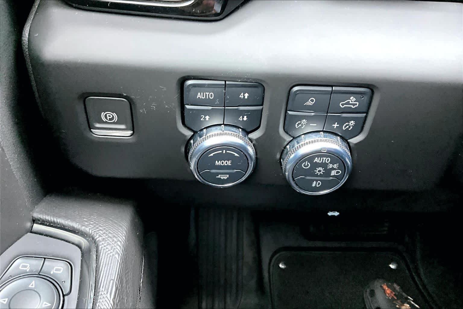 Used 2023 GMC Sierra 1500 AT4X AWD/4WD image 34