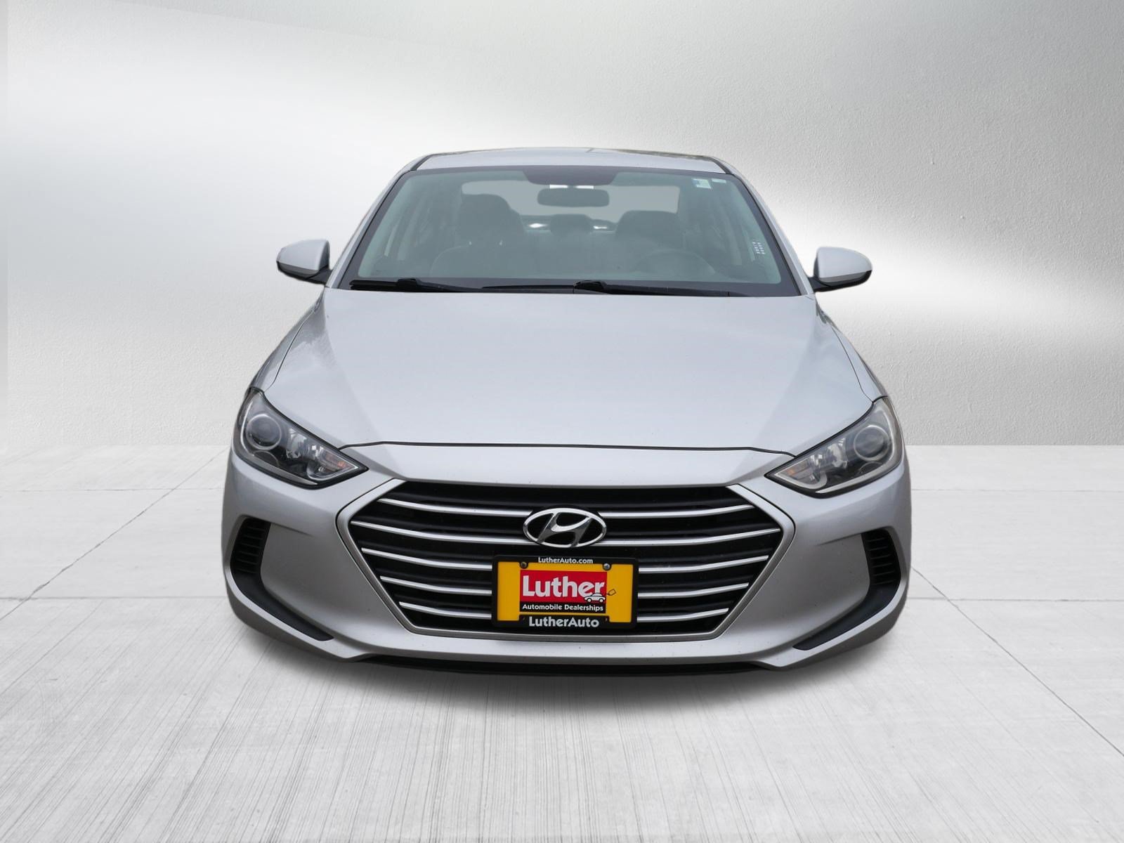 Used 2017 Hyundai Elantra SE FWD image 2