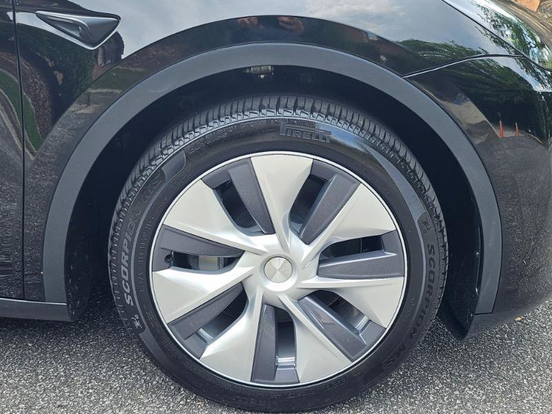 Used 2024 Tesla Model Y Long Range AWD/4WD image 17