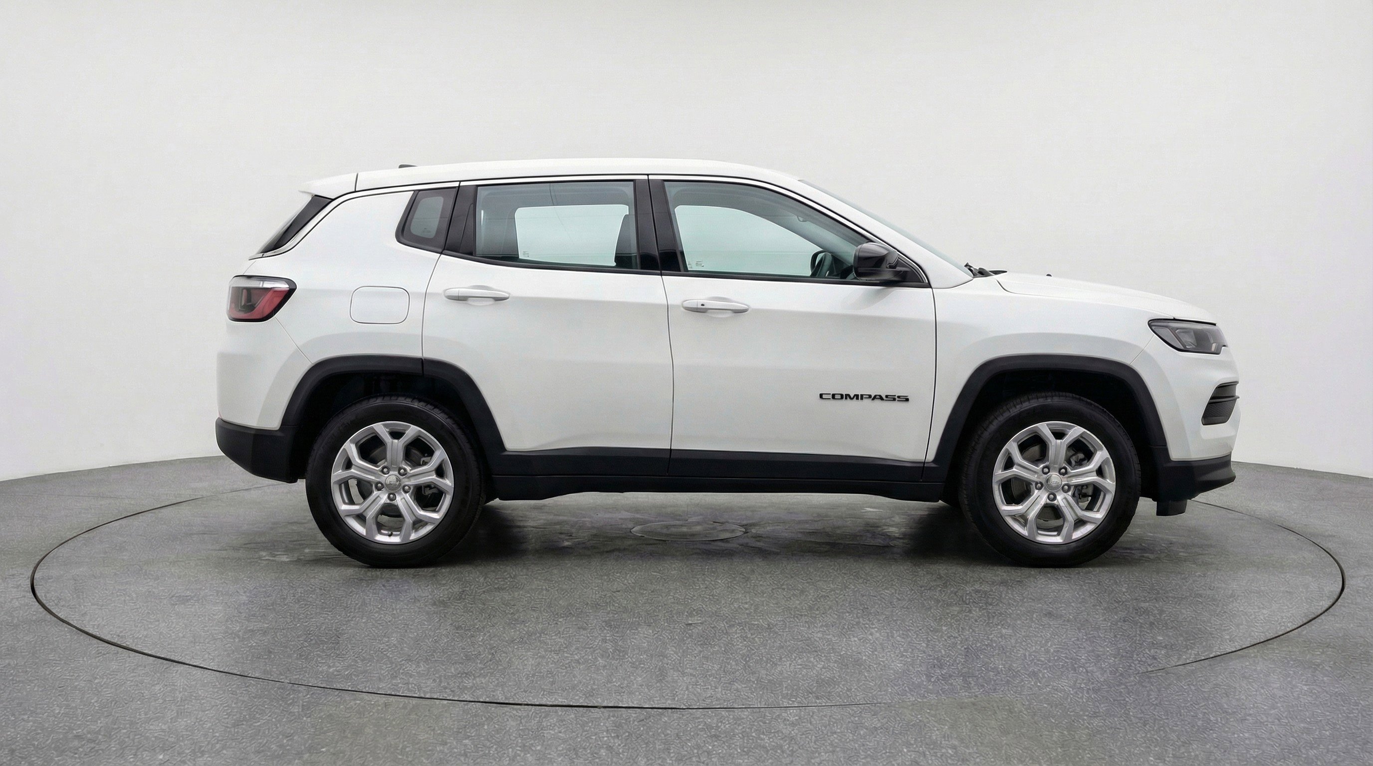 Used 2025 Jeep Compass Latitude image 11