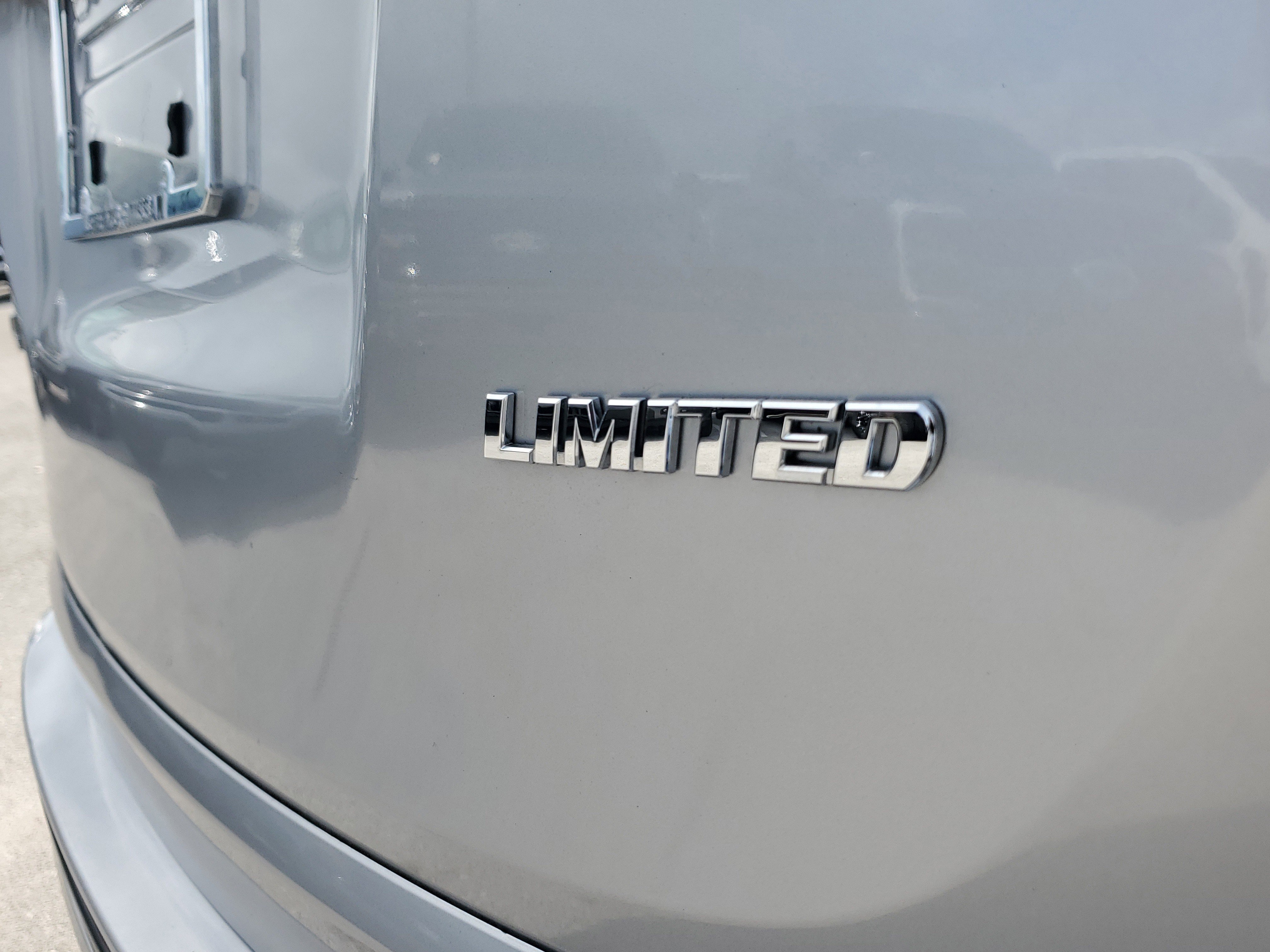 Used 2018 Toyota RAV4 Limited image 31