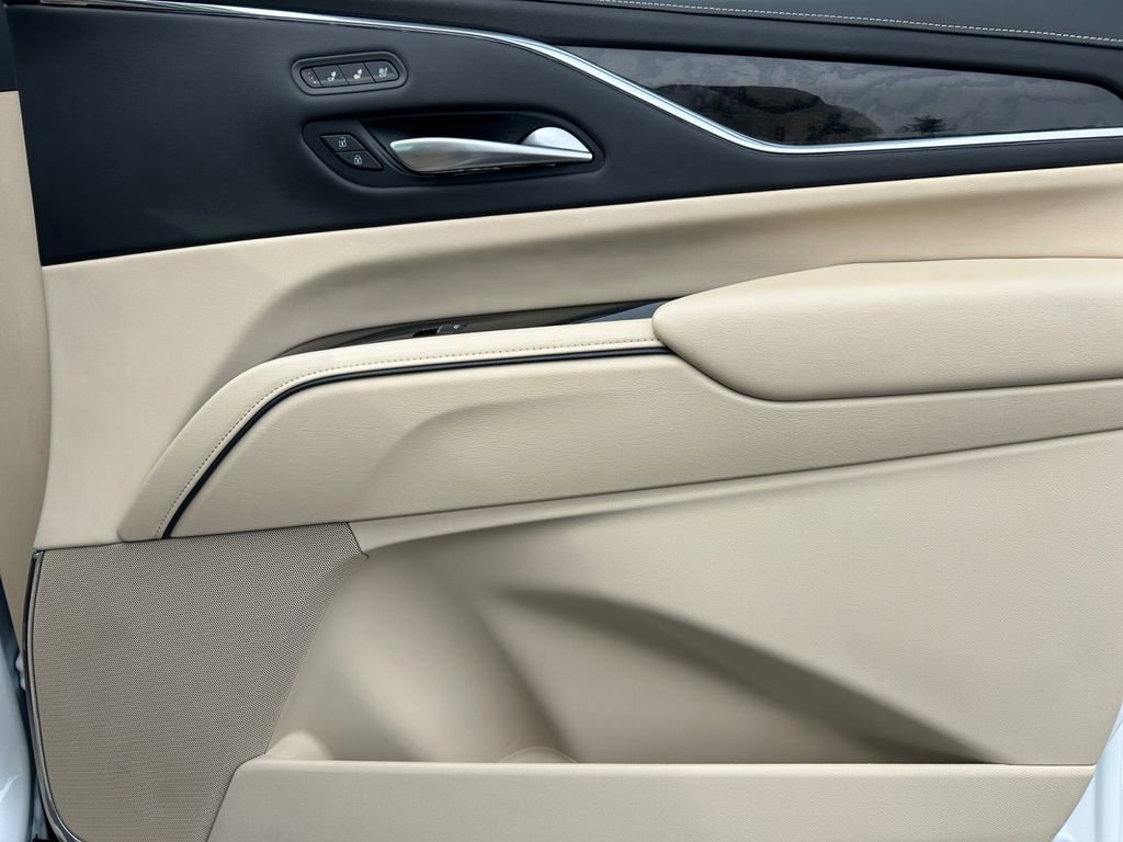 Used 2024 Cadillac Escalade Premium Luxury image 25