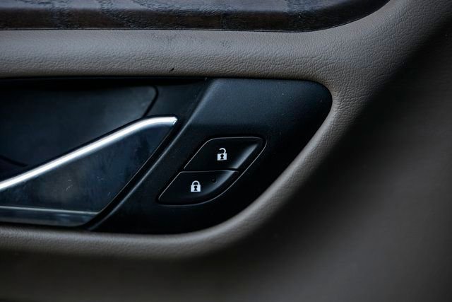 Used 2021 GMC Yukon XL Denali w/ Denali Ultimate Package image 16