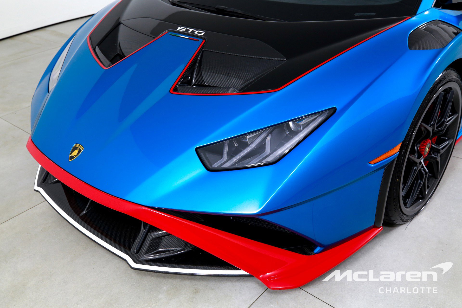 Used 2023 Lamborghini Huracan STO RWD image 25