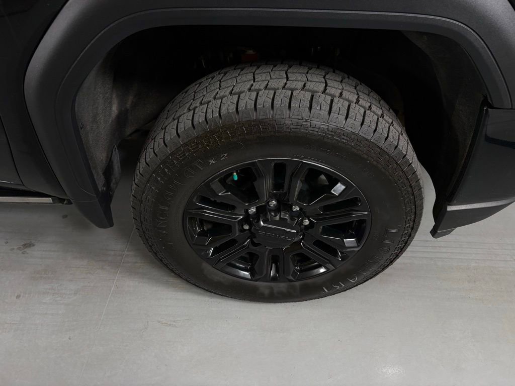 Used 2023 GMC Sierra 3500 Denali w/ Denali Black Diamond Edition AWD/4WD image 12
