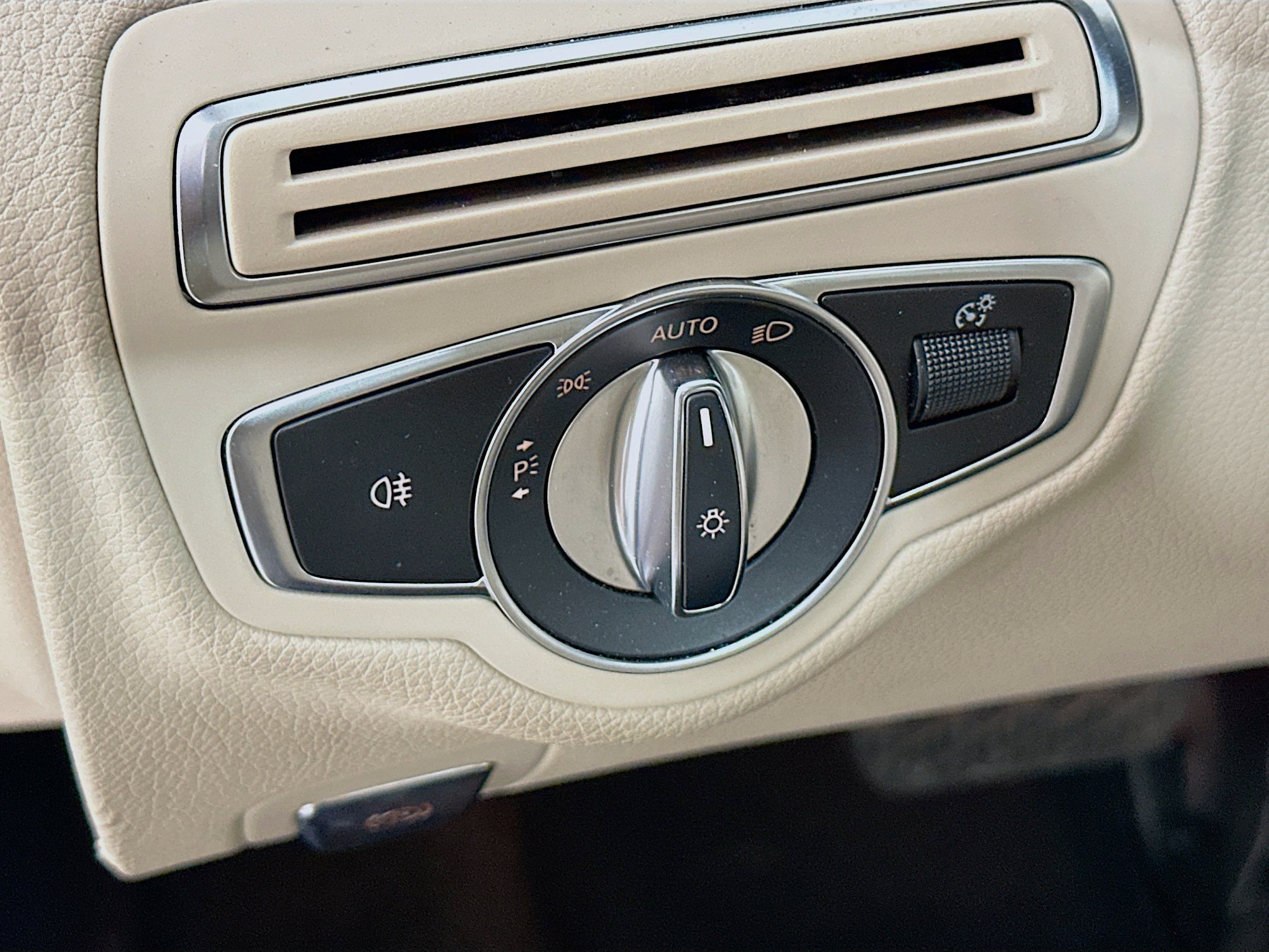 Used 2018 Mercedes-Benz C 300 Sedan image 17