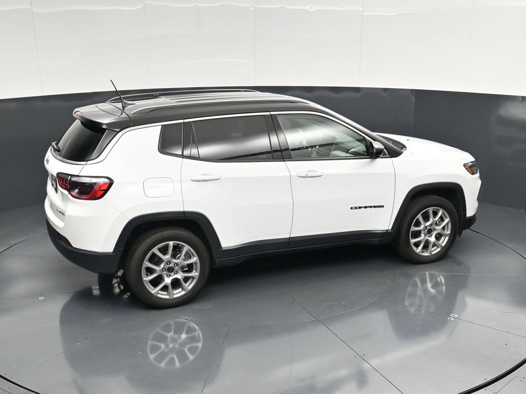 Used 2025 Jeep Compass Limited AWD/4WD image 46