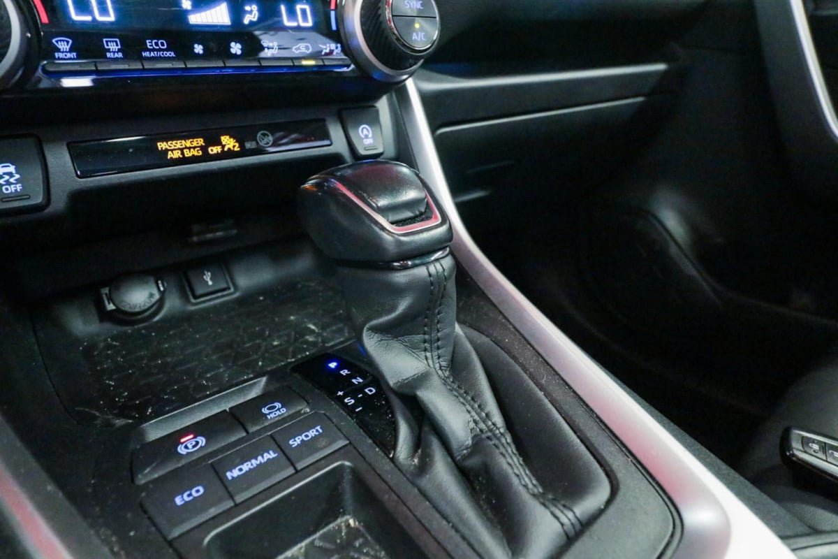 Used 2020 Toyota RAV4 XLE Premium FWD image 20