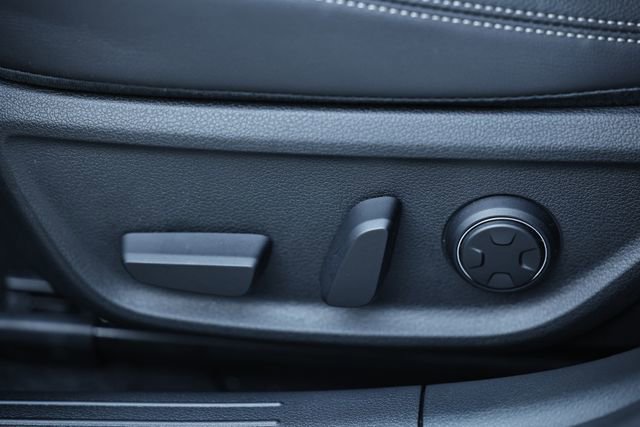 Certified 2025 Genesis G70 2.5T image 20