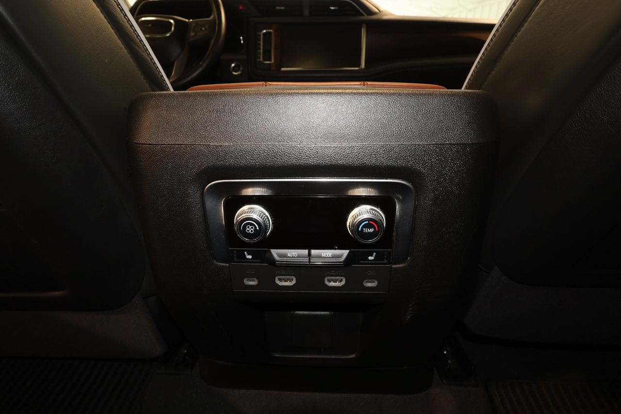 Used 2024 GMC Yukon XL Denali Ultimate AWD/4WD image 35