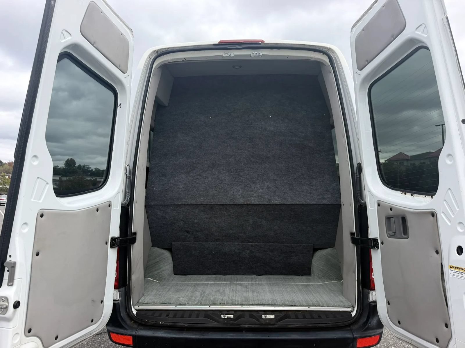 Used 2010 Mercedes-Benz Sprinter 2500 image 6