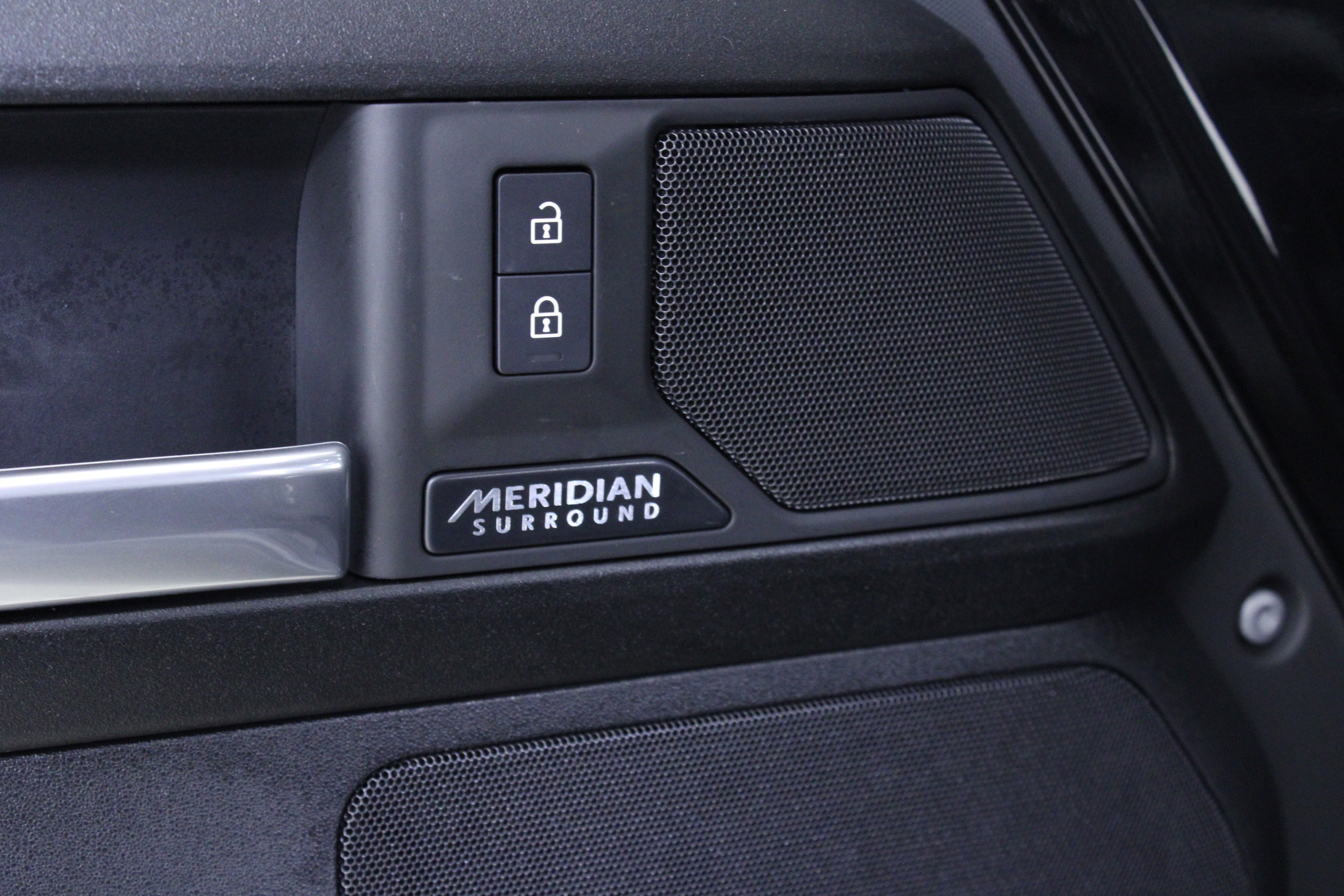 Used 2025 Land Rover Defender 130 V8 image 20