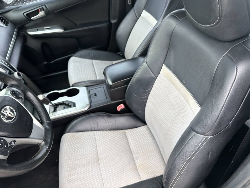 Used 2014 Toyota Camry SE FWD image 19