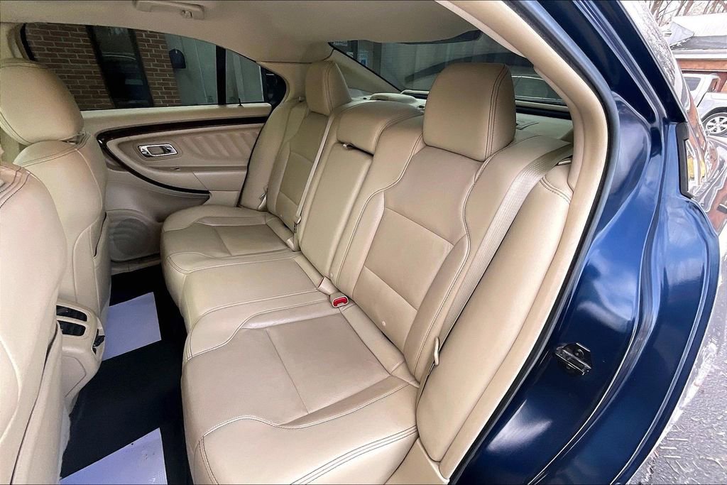Used 2017 Ford Taurus Limited image 25