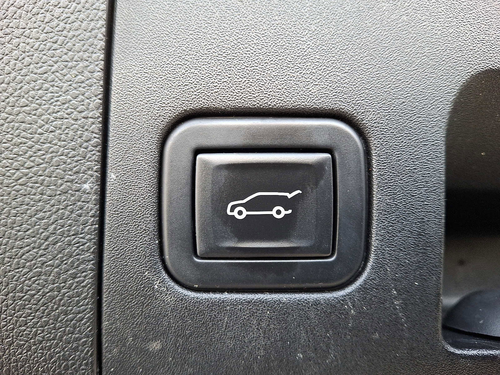 Used 2023 Cadillac XT4 Luxury w/ Cold Weather Package image 29