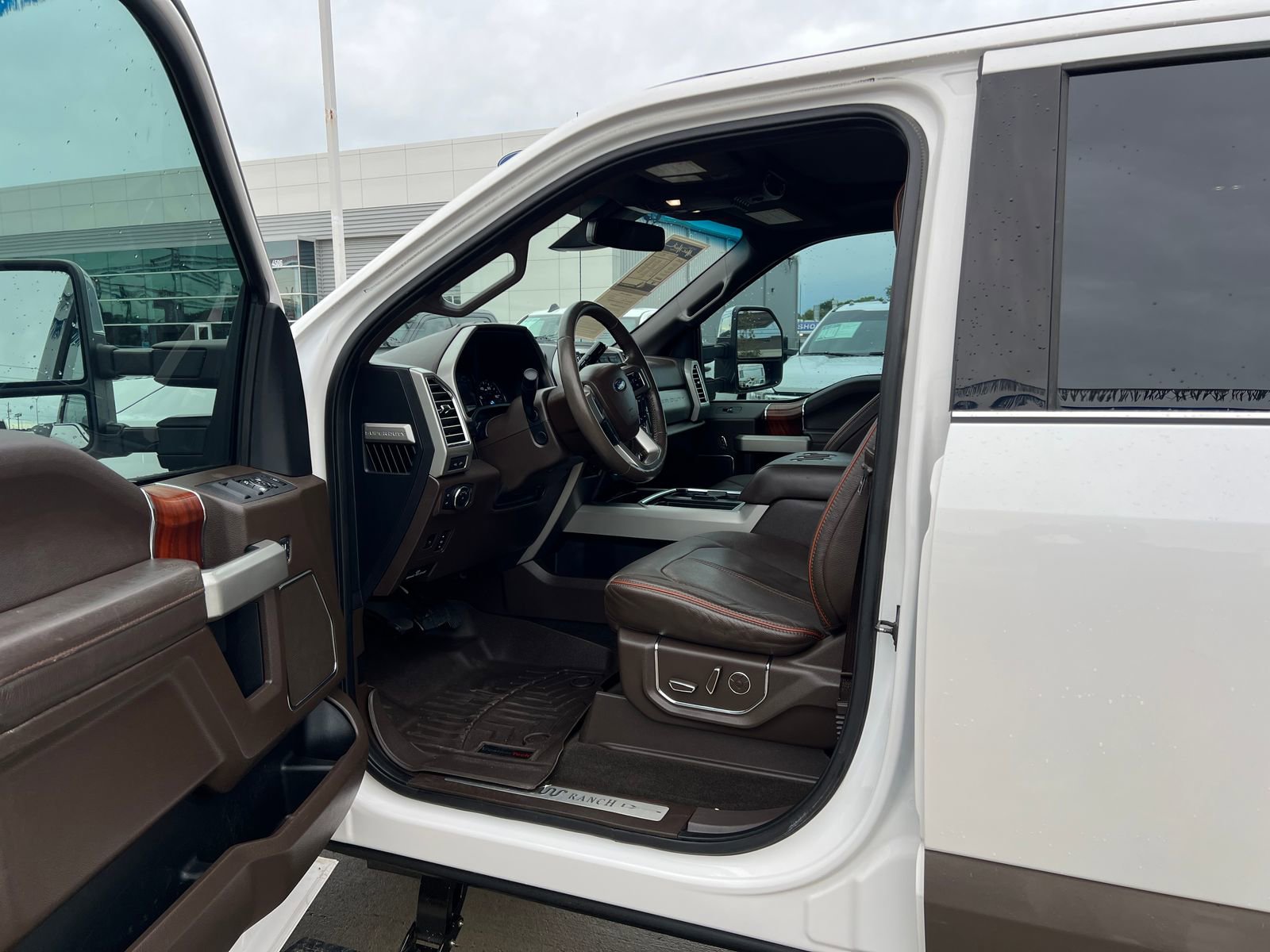 Used 2017 Ford F250 King Ranch w/ King Ranch Ultimate Package AWD/4WD image 9