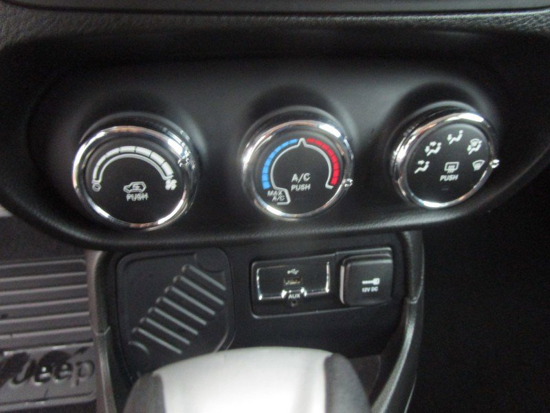 Used 2017 Jeep Renegade Latitude image 26