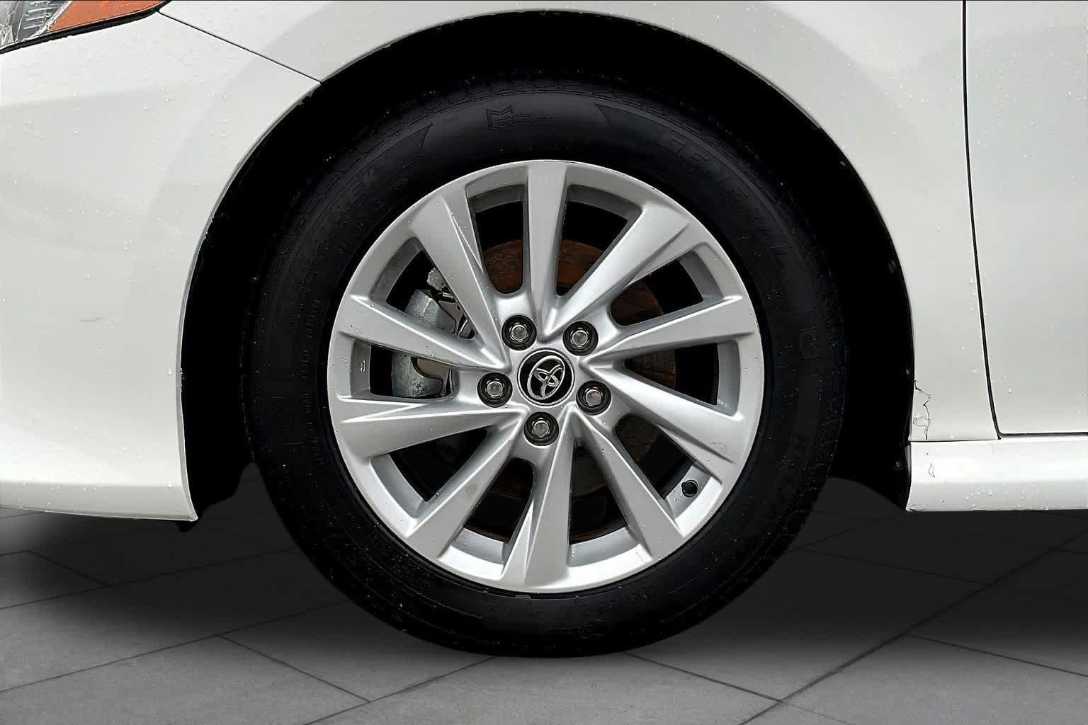 Used 2024 Toyota Camry LE w/ Convenience Package FWD image 11