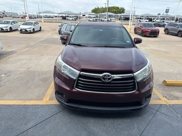 Used 2016 Toyota Highlander LE FWD image 2