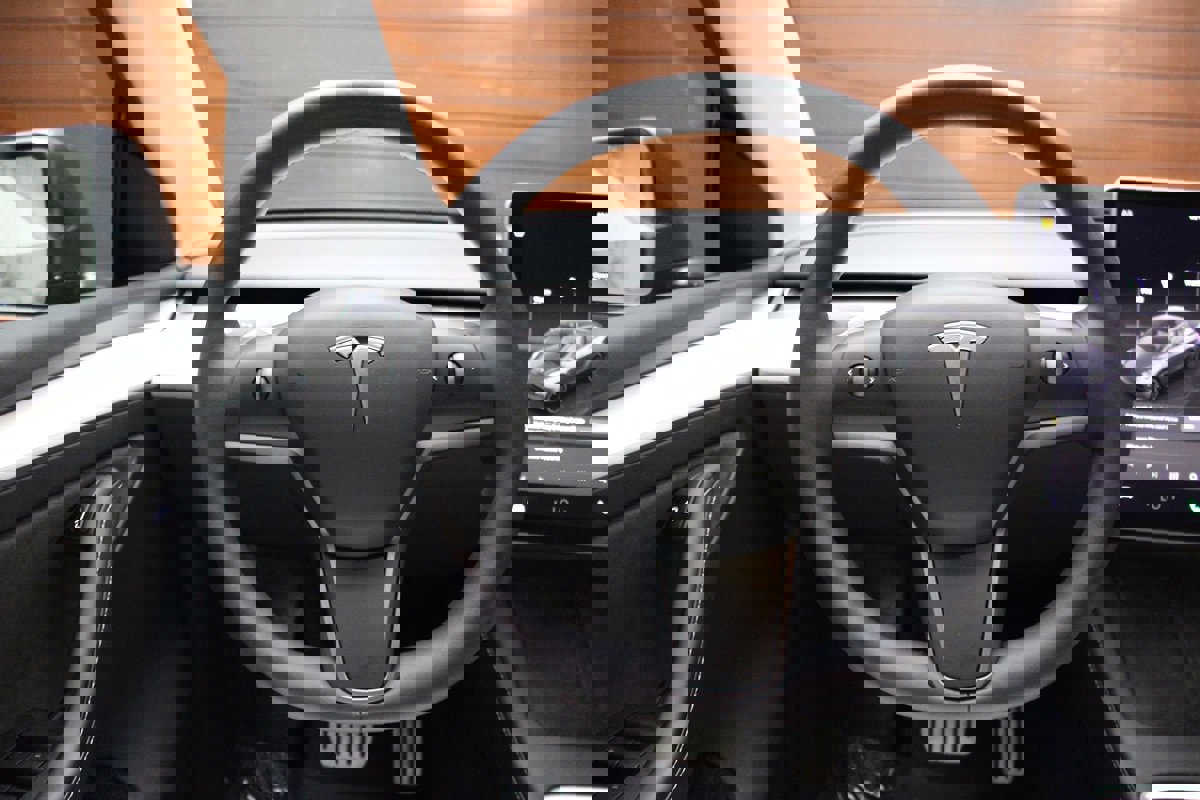 Used 2023 Tesla Model Y Performance image 32