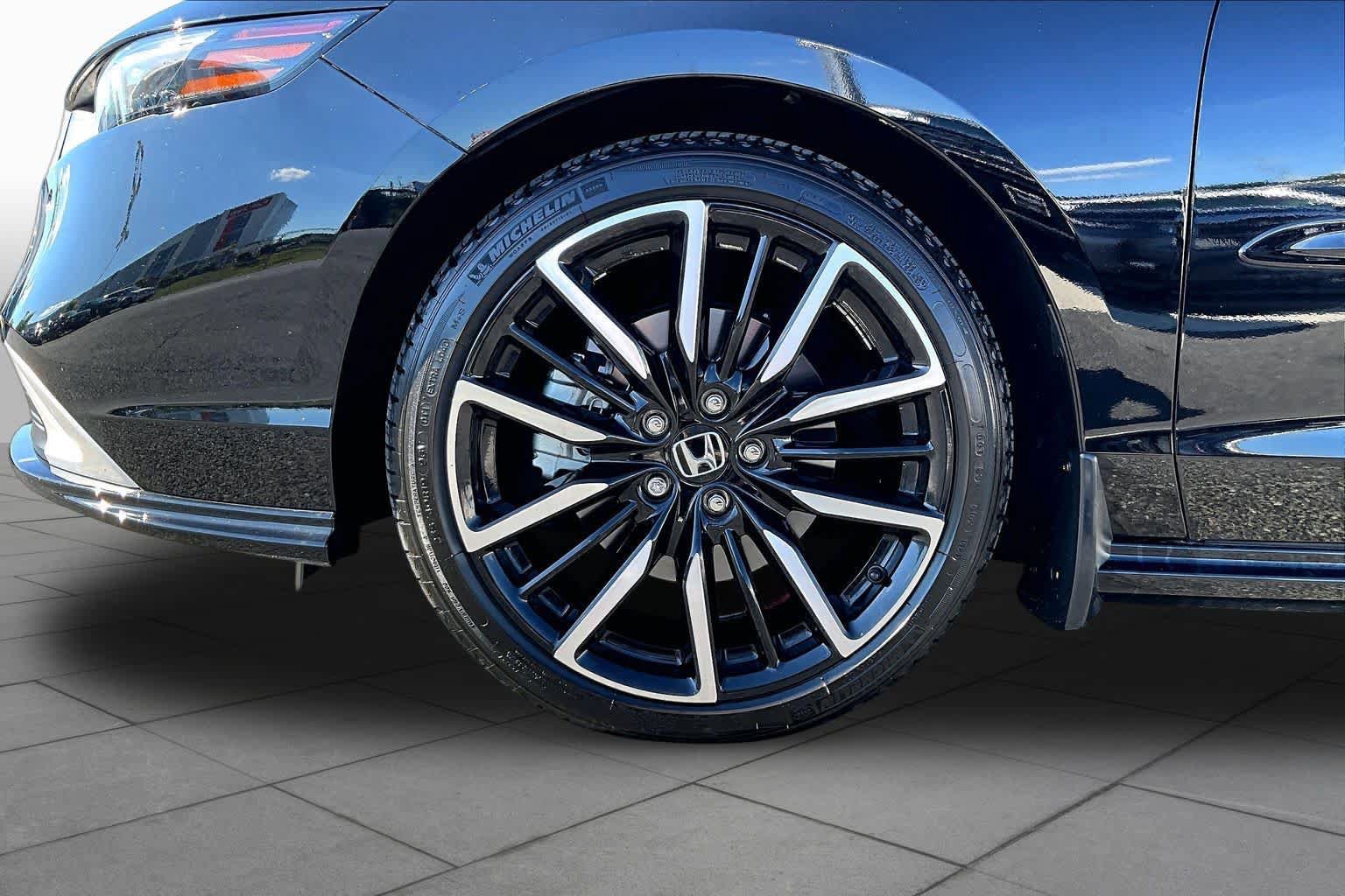 Used 2023 Honda Accord Touring image 11